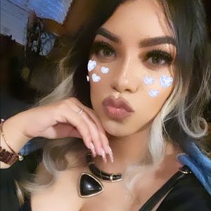 Meet your Posher, Yuritzia